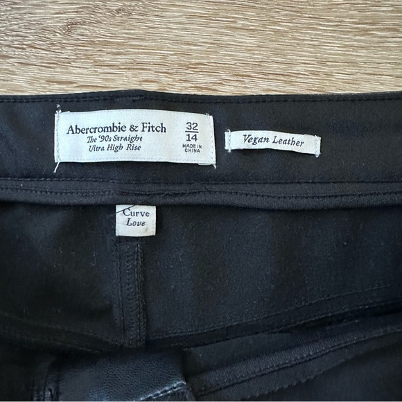 Abercrombie & Fitch Curve Love 90s Straight Ultra Vegan Leather Pant Sz 32 NWT - Picture 6 of 8